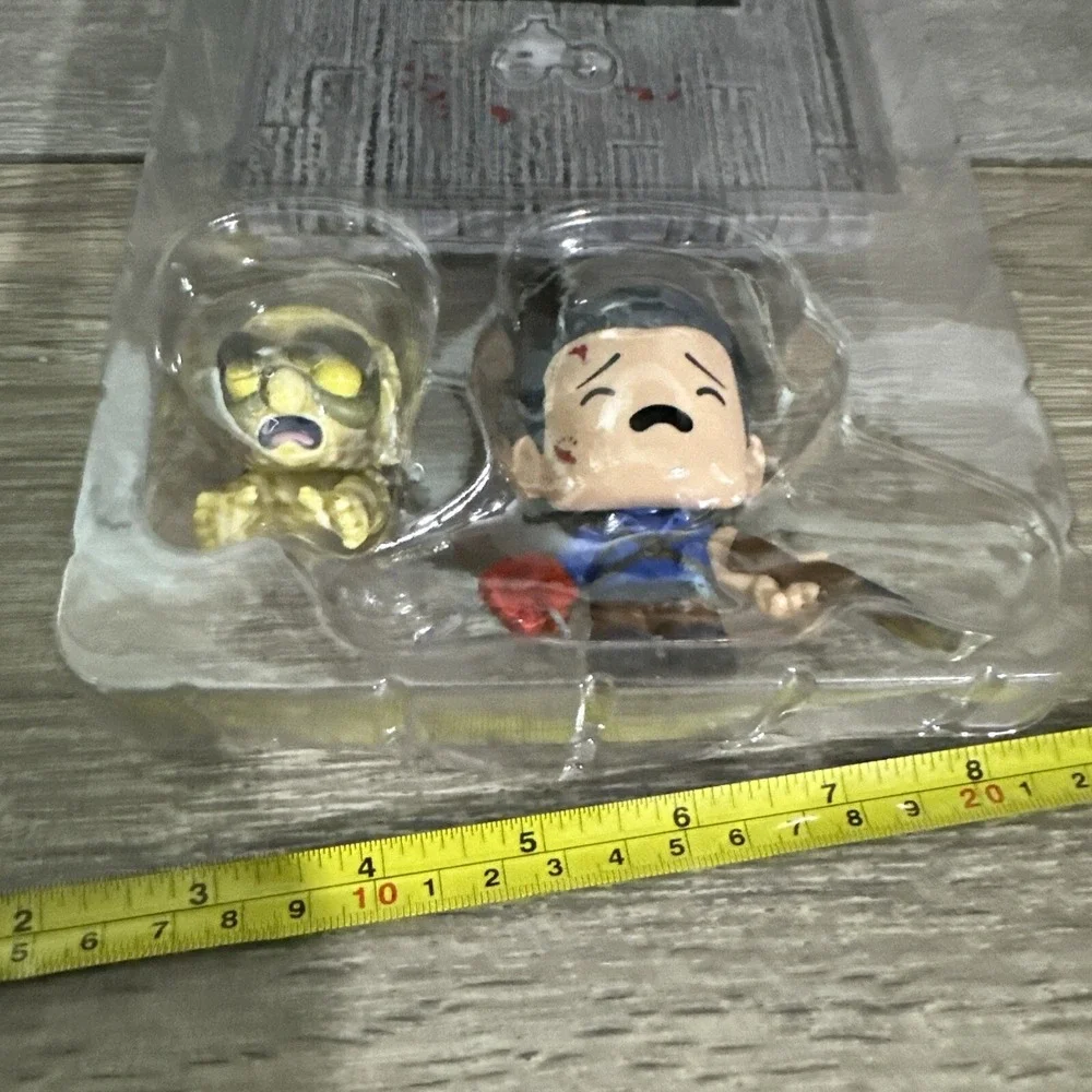 Evil Dead 2 Artist Series Ash vs Henrietta Limited‎ Edition Loot Crate Figure